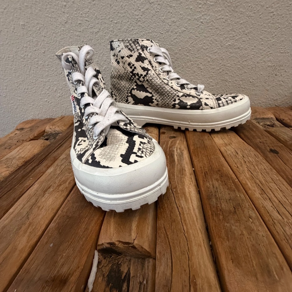 Superga Sneakers 6.5 White Black Snakeskin Print High Top Lug Platform S1119JW